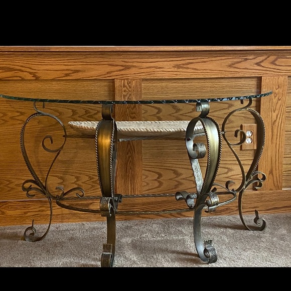 Dining table set - Picture 2 of 3